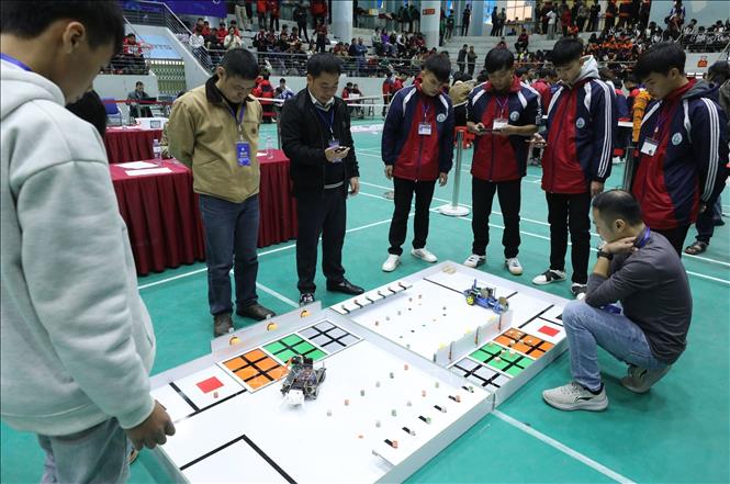 Các đội tham gia Cuộc thi lập trình điều khiển Robot cho học sinh THCS, THPT cấp tỉnh năm học 2025 - 2026. Ảnh: Anh Tuấn – TTXVN