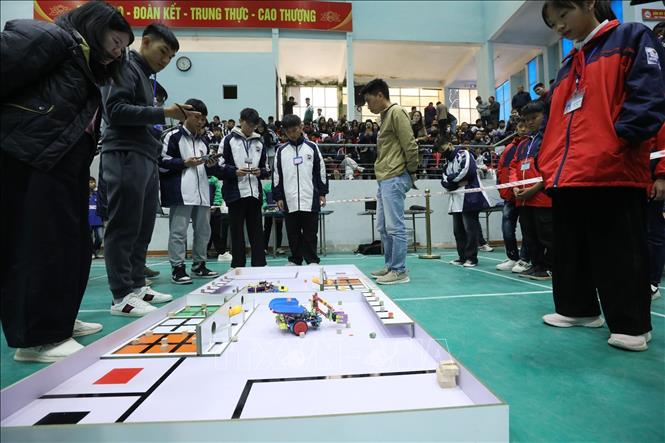 Các đội tham gia Cuộc thi lập trình điều khiển Robot cho học sinh THCS, THPT cấp tỉnh năm học 2025 - 2026. Ảnh: Anh Tuấn – TTXVN