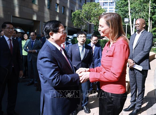 Thủ tướng Phạm Minh Chính thăm và khai trương phiên giao dịch tại Thị trường Chứng khoán Johannesburg. Ảnh: Dương Giang-TTXVN 
