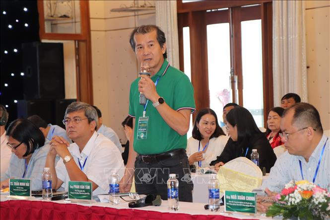 Ông Phan Văn Tâm, đại diện Công ty Cổ phần phân bón Bình Điền chia sẻ về hợp tác giữa doanh nghiệp và nhà nước, hợp tác xã trong thực hiện Đề án 1 triệu ha lúa. Ảnh: Thu Hiền – TTXVN