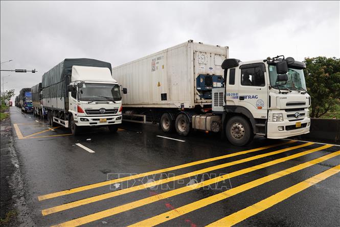 Tắc xe trên tuyến Quốc lộ 1A đoạn từ phường Tuy An Nam vào phường Tuy Hòa (Đắk Lắk). Ảnh: Đỗ Trưởng – TTXVN