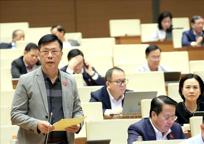 Đại biểu Quốc hội tỉnh Thái Nguyên Lý Văn Huấn phát biểu. Ảnh: Tuấn Anh - TTXVN