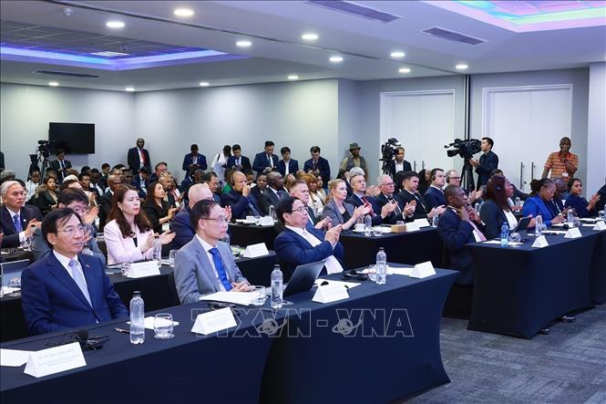 Thủ tướng Phạm Minh Chính dự Diễn đàn doanh nghiệp Việt Nam - Nam Phi. Ảnh: Dương Giang-TTXVN
