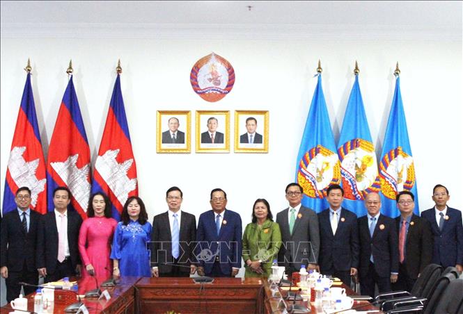 Các đại biểu tham dự cuộc gặp, làm việc giữa đoàn đại biểu Ban Tuyên giáo và Dân vận Trung ương Đảng Cộng sản Việt Nam và Ban Dân vận Trung ương Đảng Nhân dân Campuchia (CPP). Ảnh: Hoàng Minh- PV TTXVN tại Campuchia 