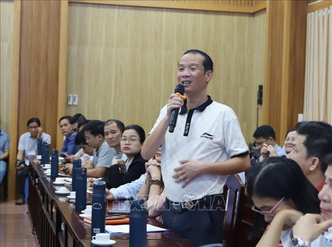 Đại diện doanh nghiệp trên địa bàn tỉnh Đồng Nai nêu khó khăn trong việc tiếp cận với các thủ tục hành chính khi giải quyết các vấn đề về đất đai trong sản xuất đất nông nghiệp. Ảnh: Lê Xuân-TTXVN