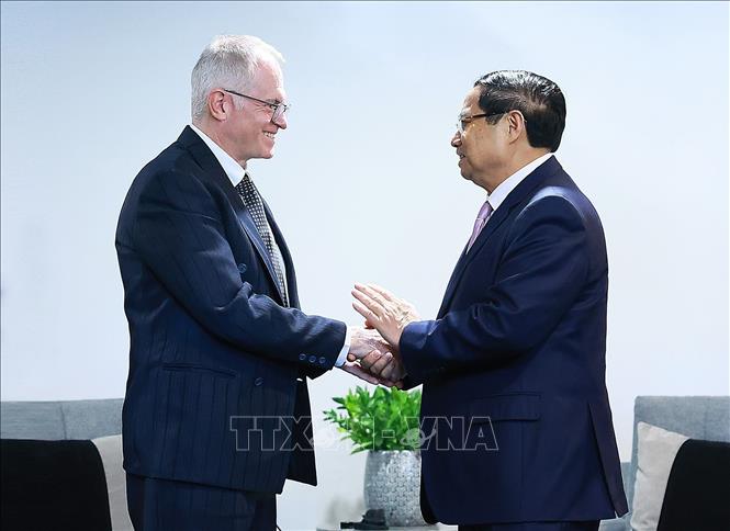 Prime Minister Pham Minh Chinh meets Neil Pollock, Vice President of the South African Chamber of Commerce & Industry (SACCI). VNA Photo: Dương Giang