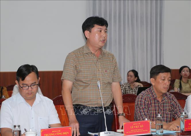 Ông Lê Việt Xô, Chủ tịch UBND phường Bạc Liêu phát biểu tại buổi làm việc. Ảnh: Tuấn Kiệt – TTXVN