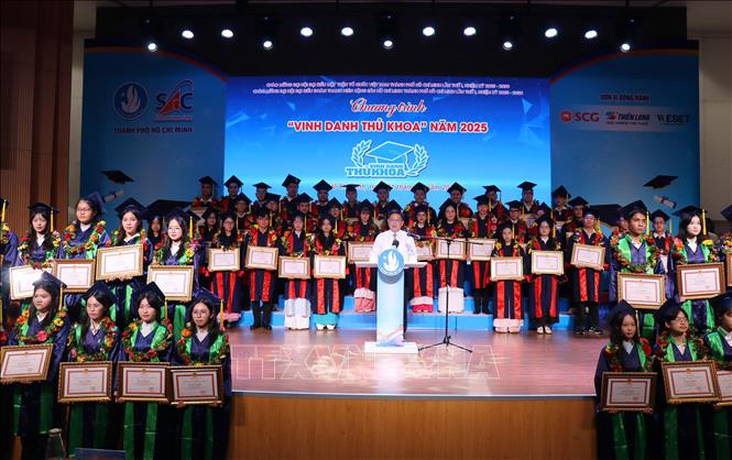 Ông Nguyễn Mạnh Cường, Phó Chủ tịch Ủy ban nhân dân Thành phố Hồ Chí Minh phát biểu tại lễ vinh danh. Ảnh: Thanh Vũ-TTXVN
