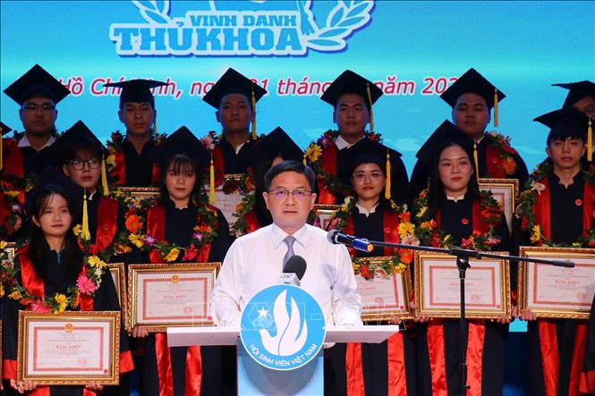 Ông Nguyễn Mạnh Cường, Phó Chủ tịch Ủy ban nhân dân Thành phố Hồ Chí Minh phát biểu tại lễ vinh danh. Ảnh: Thanh Vũ-TTXVN
