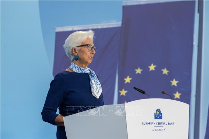 Chủ tịch ECB Christine Lagarde phát biểu họp báo tại Frankfurt, Đức. Ảnh: THX/TTXVN