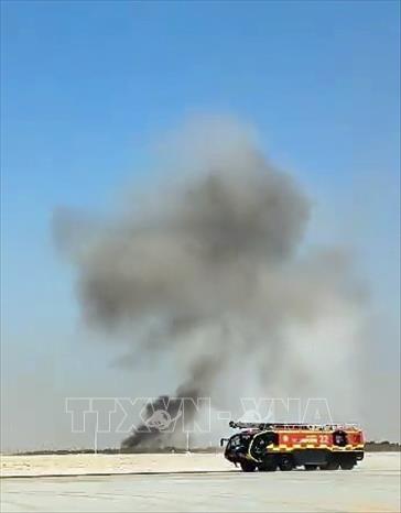 Hiện trường vụ rơi máy bay chiến đấu Tejas của Ấn Độ tại Triển lãm Hàng không Dubai, UAE, ngày 21/11/2025. Ảnh: ANI/TTXVN