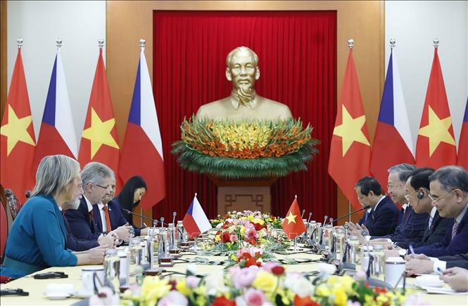 Party General Secretary To Lam receives President of the Senate of the Czech Republic’s Parliament Milos Vystrcil in Hanoi on November 21. VNA Photo: Thống Nhất