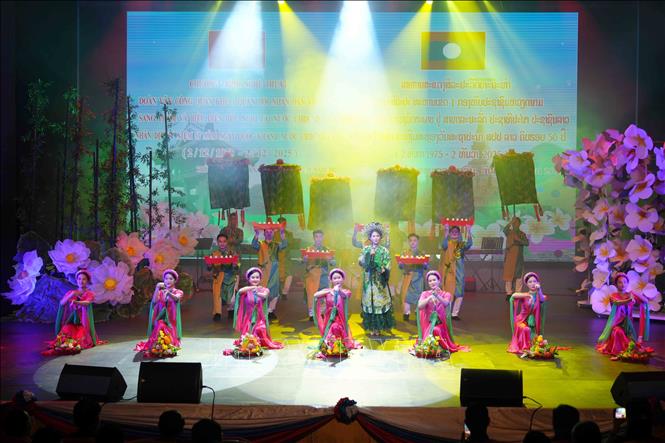 Biểu diễn tiết mục 