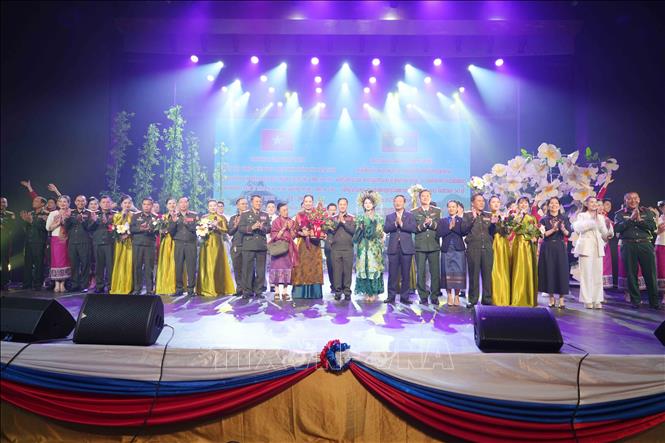 Sắc màu nghệ thuật Việt Nam rực sáng tại Vientiane mừng 50 năm Quốc khánh Lào. Ảnh: Đỗ Bá Thành - PV TTXVN tại Lào   