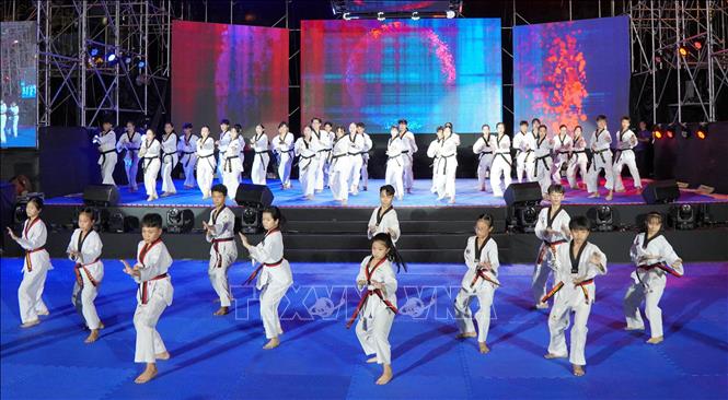 Màn biểu diễn Taekwondo tại Liên hoan Võ thuật quốc tế TP. Hồ Chí Minh 2025. Ảnh: Trung Tuyến - TTXVN