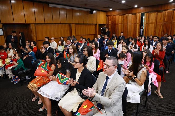 Cộng đồng người Việt Nam tại Nam Phi tham dự buổi gặp. Ảnh: Dương Giang-TTXVN 