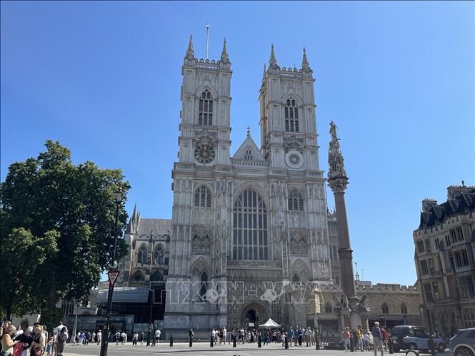 Cổng vào phía tây của Tu viện Westminster. Ảnh: Minh Hợp-Phóng viên TTXVN tại Anh