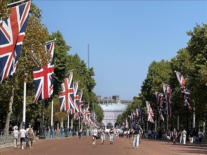 Đại lộ the Mall nối Cung điện Buckingham với Quảng trường Trafalgar là nơi diễn ra các lễ diễu hành và kỷ niệm quốc gia và hoàng gia Anh. Ảnh: Minh Hợp-Phóng viên TTXVN tại Anh