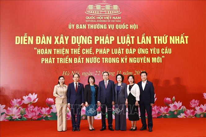 Chủ tịch Quốc hội Trần Thanh Mẫn và đại biểu dự diễn đàn. Ảnh: Doãn Tấn - TTXVN
