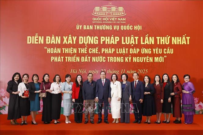 Chủ tịch Quốc hội Trần Thanh Mẫn và đại biểu dự diễn đàn. Ảnh: Doãn Tấn - TTXVN

