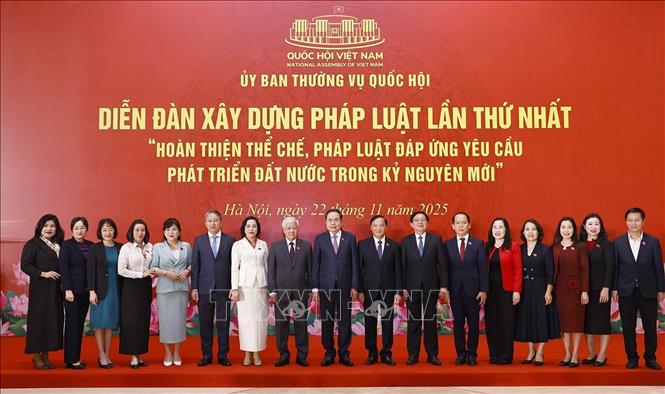 Chủ tịch Quốc hội Trần Thanh Mẫn và đại biểu dự diễn đàn. Ảnh: Doãn Tấn - TTXVN
