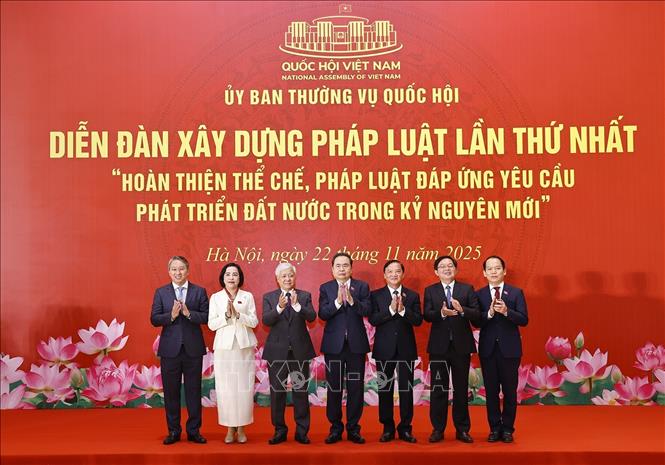 Chủ tịch Quốc hội Trần Thanh Mẫn và đại biểu dự diễn đàn. Ảnh: Doãn Tấn - TTXVN
