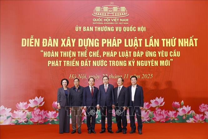 Chủ tịch Quốc hội Trần Thanh Mẫn và đại biểu dự diễn đàn. Ảnh: Doãn Tấn - TTXVN
