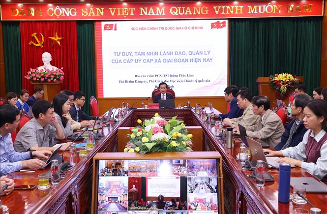 PGS,TS Hoàng Phúc Lâm, Phó Giám đốc Học viện Chính trị quốc gia Hồ Chí Minh giới thiệu chuyên đề: Tư duy, tầm nhìn lãnh đạo, quản lý của cấp ủy cấp xã. . Ảnh: Văn Điệp - TTXVN