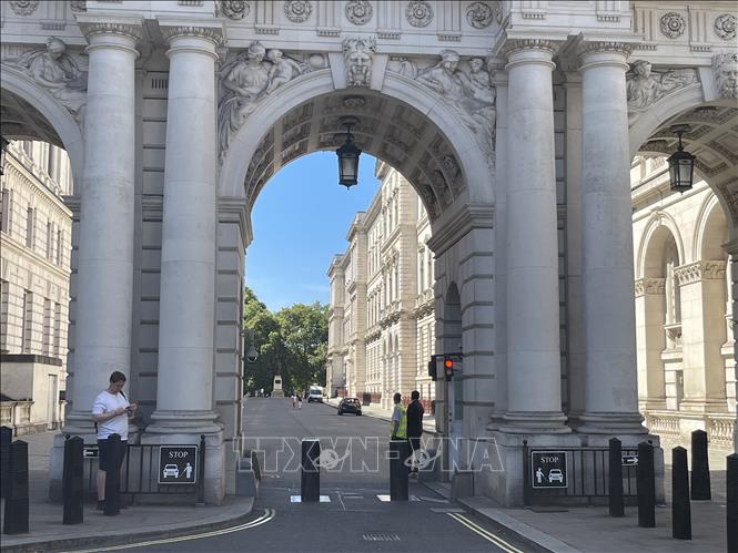Cổng vào phố King Charles. Ảnh: Minh Hợp-Phóng viên TTXVN tại Anh