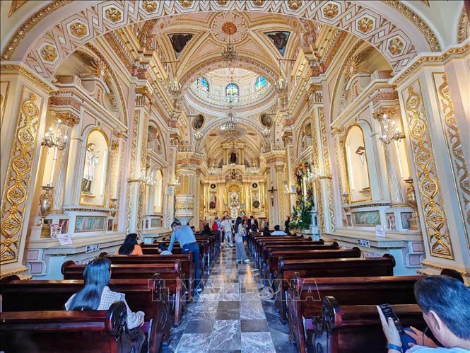 Bên trong Nhà thờ Nuestra Señora de los Remedios thiết kế kiến trúc tinh xảo. Ảnh: Phương Lan- PVTTXVN tại Mexico