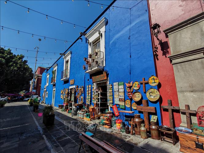 Thành phố Puebla, Mexico hấp dẫn du khách bởi những con phố rực rỡ sắc màu, lát đá cổ kính. Ảnh: Phương Lan- PVTTXVN tại Mexico 

