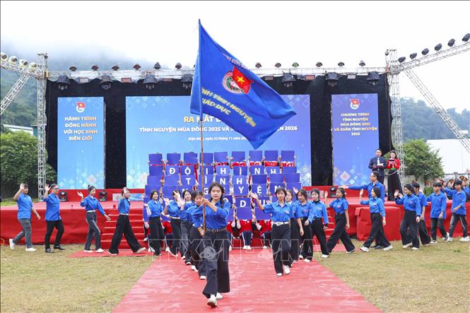 Ra mắt các đội hình thanh niên tham gia các hoạt động tình nguyện tại các địa bàn biên giới khó khăn, bị ảnh hưởng bởi thiên tai. Ảnh: Xuân Tư - TTXVN