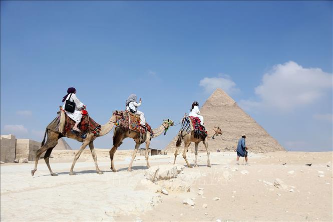 (Tư liệu) Khách du lịch tại Giza, Ai Cập. Ảnh: THX/TTXVN
