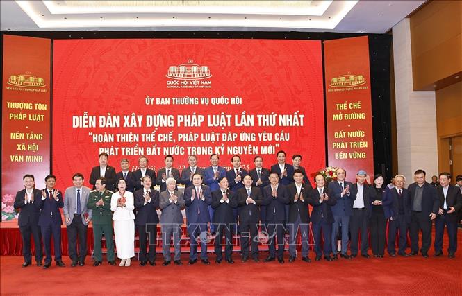 Chủ tịch Quốc hội Trần Thanh Mẫn với đại biểu. Ảnh: Doãn Tấn - TTXVN