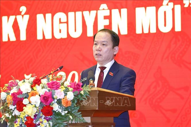 Chủ nhiệm Ủy ban Pháp luật và Tư pháp của Quốc hội Hoàng Thanh Tùng trình bày Báo cáo tổng quan đề dẫn Diễn đàn. Ảnh: Doãn Tấn - TTXVN