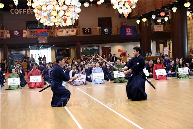 Phần biểu diễn Kendo Kata của hai vận động viên Khương Ngọc Thông và Nguyễn Mạnh Hà. Ảnh: Đại Nghĩa - TTXVN