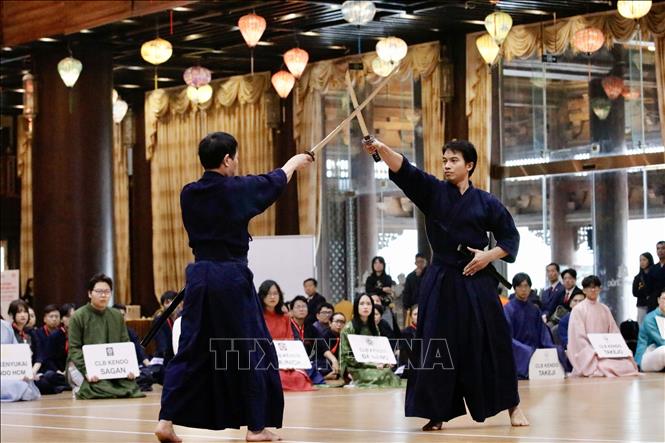 Phần biểu diễn Kendo Kata của hai vận động viên Khương Ngọc Thông và Nguyễn Mạnh Hà. Ảnh: Đại Nghĩa - TTXVN