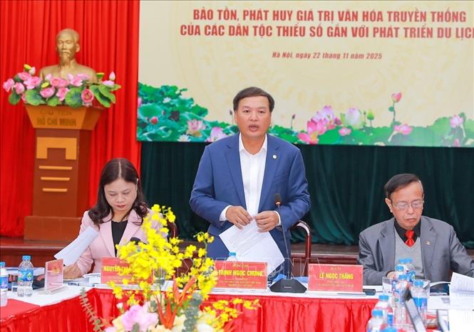 Ông Trịnh Ngọc Chung, Cục trưởng Cục trưởng Cục Văn hóa các dân tộc Việt Nam phát biểu tại Hội thảo. Ảnh: Khánh Hoà - TTXVN
