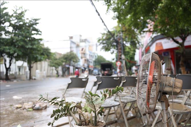 Theo người dân phường Tuy Hòa, hàng chục năm nay mới chứng kiến cảnh lũ lên nhanh, ngập sâu như vừa qua. Ảnh: Tuấn Anh - TTXVN