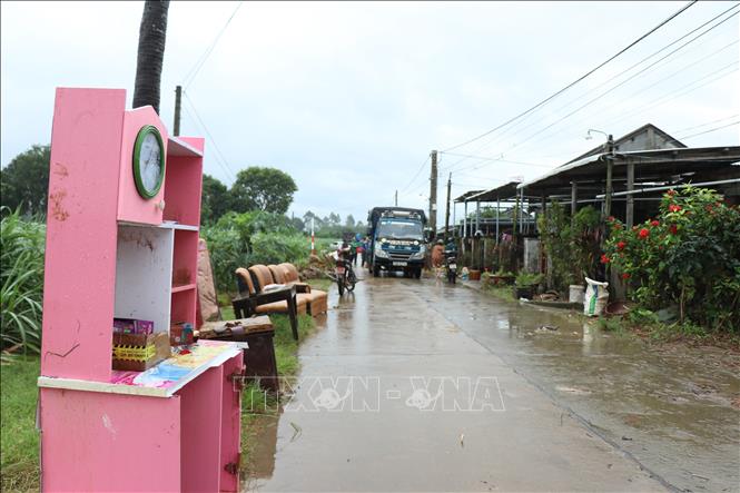 Đồ gia dụng của dân dân xã Sơn Thành, tỉnh Đắk Lắk sau nhiều ngày bị nước lũ nhấn chìm đã hư hỏng. Tuấn Anh – TTXVN