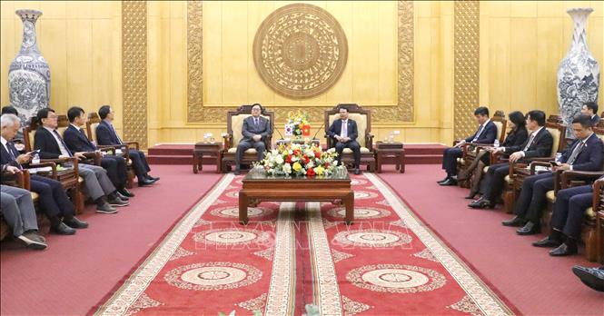 Quang cảnh buổi làm việc của Chủ tịch Quốc hội Hàn Quốc Woo Won Shik với lãnh đạo Tỉnh uỷ Ninh Bình. Ảnh: Công Luật - TTXVN