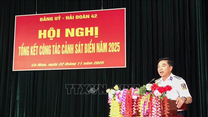 Đại tá Đào Bá Việt, Tư lệnh Vùng Cảnh sát biển 4 phát biểu chỉ đạo tại Hội nghị. Ảnh: TTXVN phát