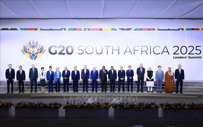 Trưởng đoàn Nhóm các nền kinh tế phát triển và mới nổi hàng đầu thế giới (G20) chụp ảnh chung. Ảnh: Dương Giang-TTXVN
