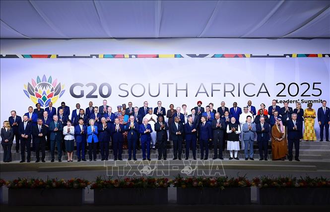 Thủ tướng Phạm Minh Chính và các Trưởng đoàn tham dự Hội nghị Thượng đỉnh G20 chụp ảnh chung. Ảnh: Dương Giang-TTXVN 
