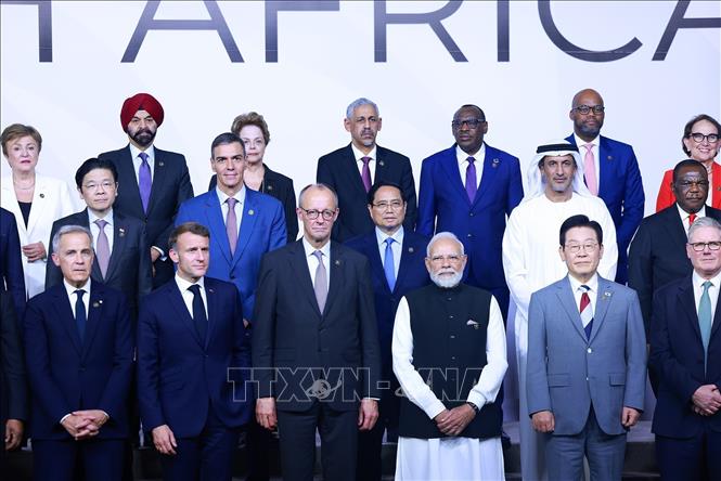 Thủ tướng Phạm Minh Chính và các Trưởng đoàn tham dự Hội nghị Thượng đỉnh G20 chụp ảnh chung. Ảnh: Dương Giang-TTXVN 
