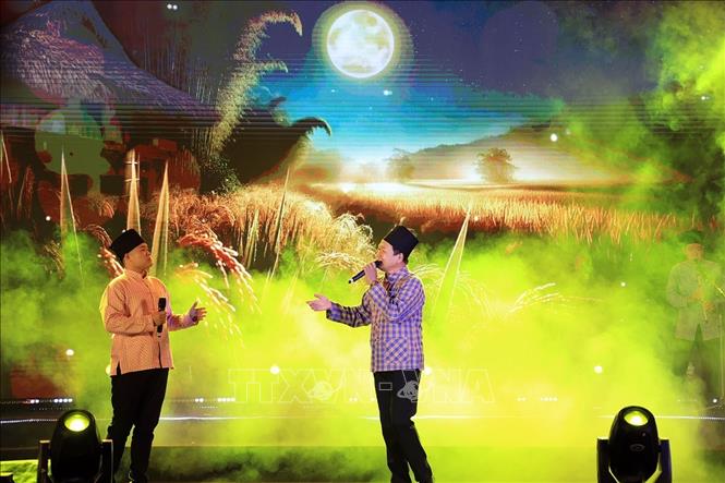 Tiết mục biểu diễn của đoàn nghệ thuật tỉnh Sơn La. Ảnh: Tuấn Anh - TTXVN