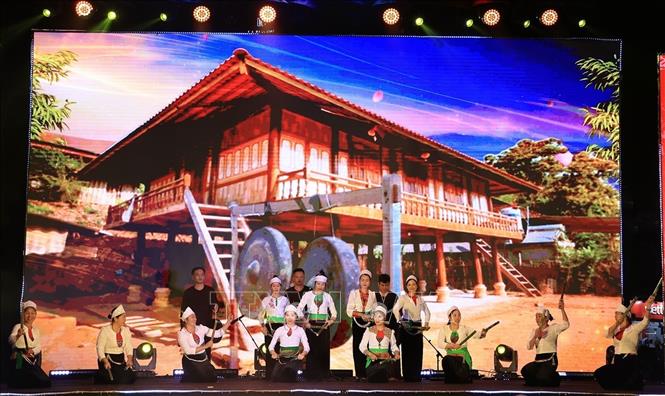 Tiết mục biểu diễn của đoàn nghệ thuật tỉnh Lào Cai. Ảnh: Tuấn Anh - TTXVN