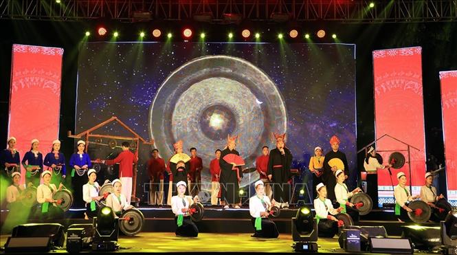 Tiết mục biểu diễn của đoàn nghệ thuật tỉnh Phú Thọ. Ảnh: Tuấn Anh - TTXVN