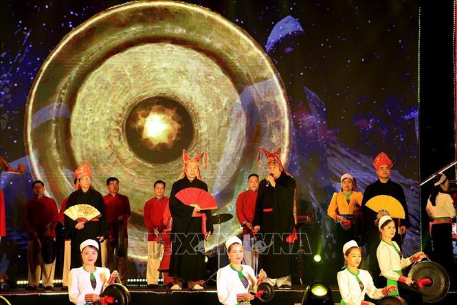 Tiết mục biểu diễn của đoàn nghệ thuật tỉnh Phú Thọ. Ảnh: Tuấn Anh - TTXVN