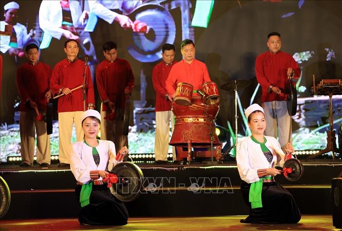 Tiết mục biểu diễn của đoàn nghệ thuật tỉnh Phú Thọ. Ảnh: Tuấn Anh - TTXVN